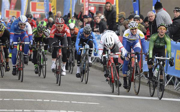 Bryan Coquard wins stage 3